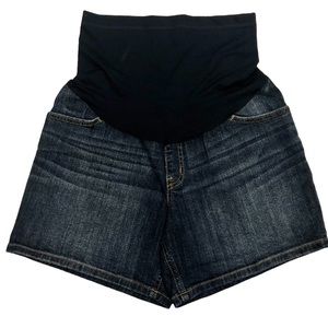 NWT Liz Lange Maternity Denim Shorts, Size Medium